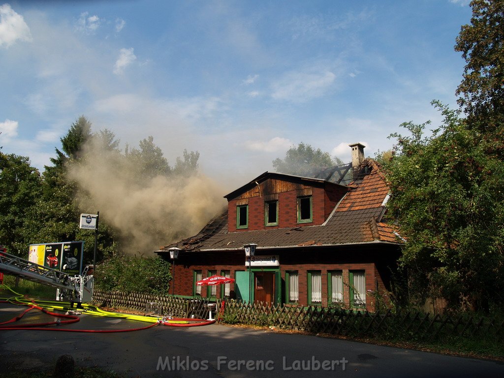 Brand Schuetzenhof Neusser Landstr P5781.JPG